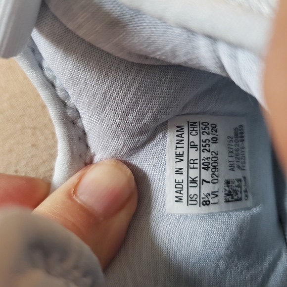 Adidas Women's Tennis 8.5 - Picture 6 of 8